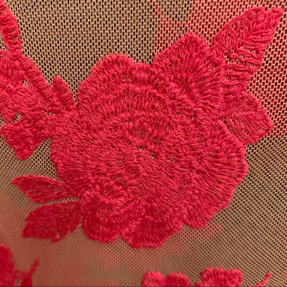 NWT mid length pink embroidery flower sheer lace top. Size S - Picture 4 of 6